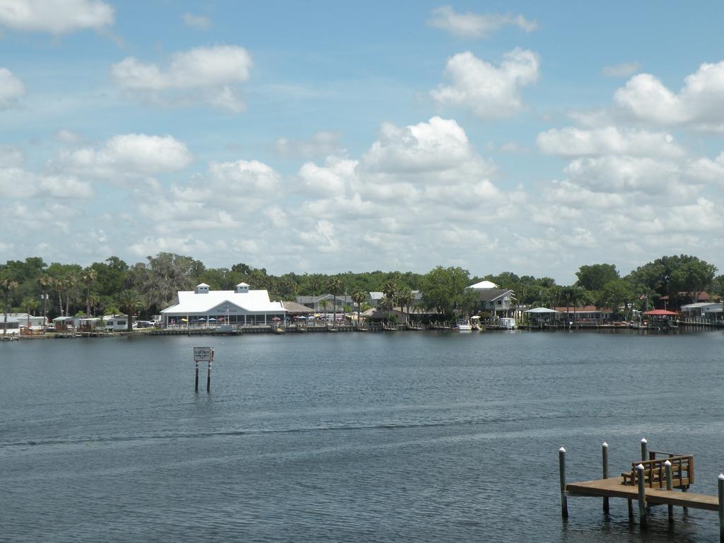Tradewinds Homosassa Marina Resort Exterior photo